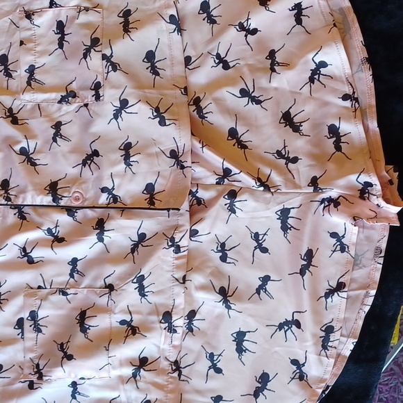 DOLLSKILL 2x Pink satin lounge set with black ants all over.Top/Shorts - Picture 4 of 13